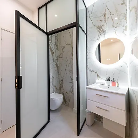 Apartman Jacuzzi Romantique, Cosy, Cinema, Paris 10min Clichy