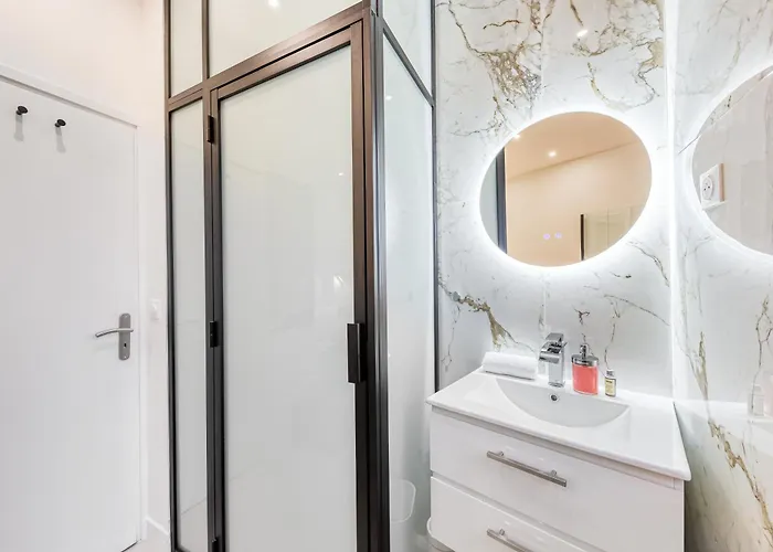 Jacuzzi Romantique, Cosy, Home Cinema, Paris 10Min Apartamento Clichy